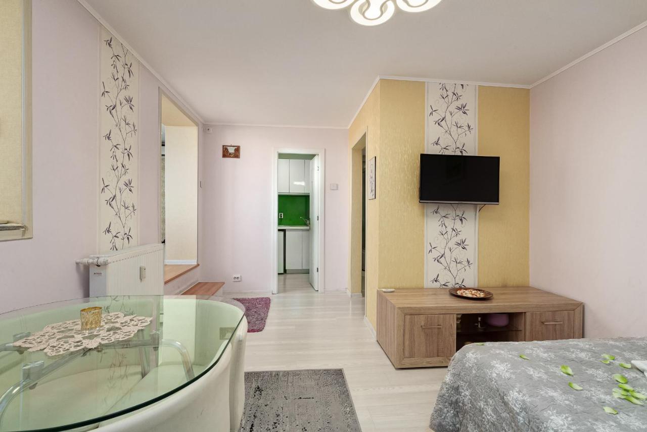 Stone Gate Apartment #1 Букурещ Екстериор снимка