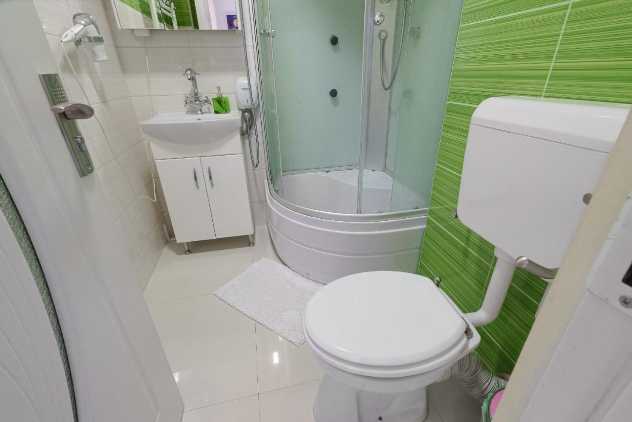 Stone Gate Apartment #1 Букурещ Екстериор снимка